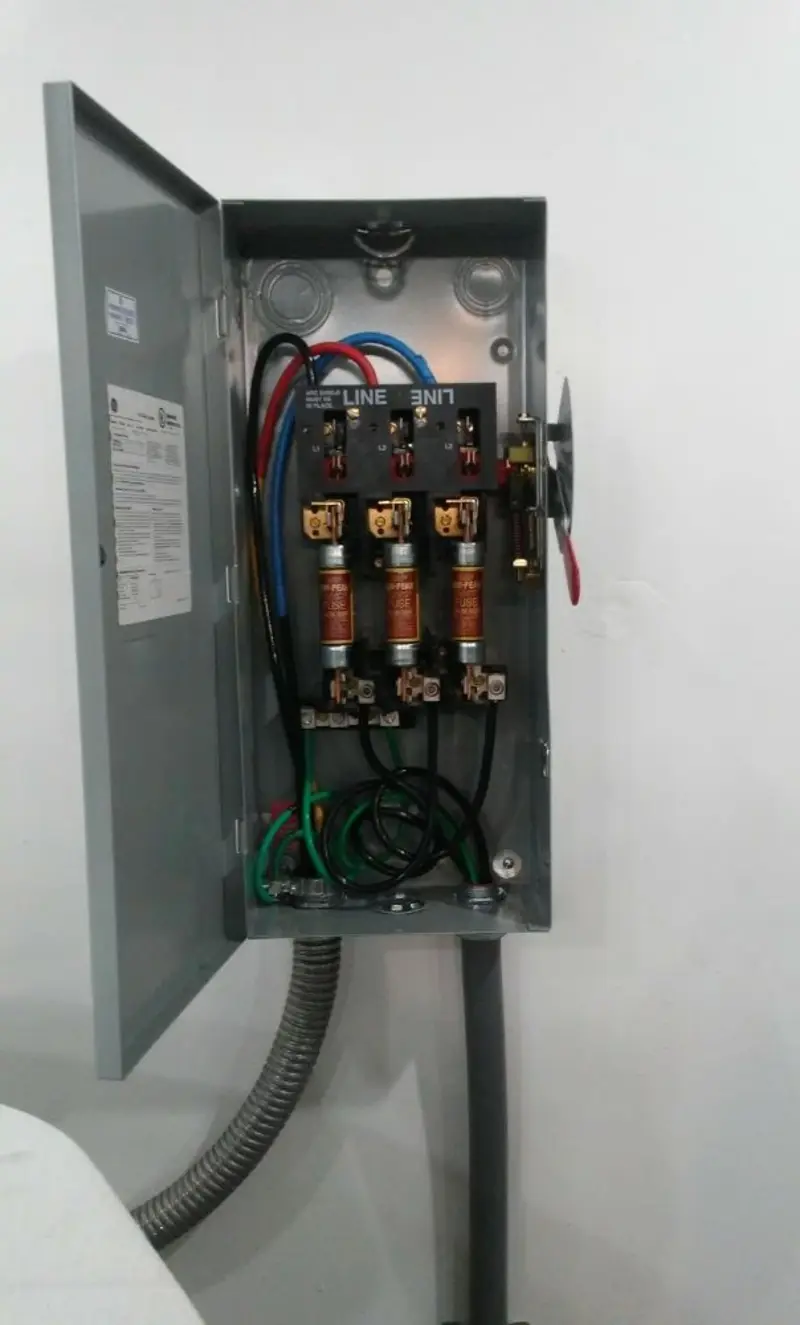 Three-phase disconnect switch installed for Smoke Detector Installation in Coal